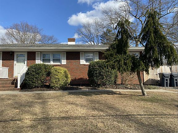2nd image of 35 Washington Drive
