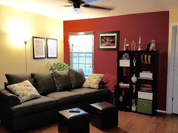 4th image of 3309 Wyndham Cres #1183
