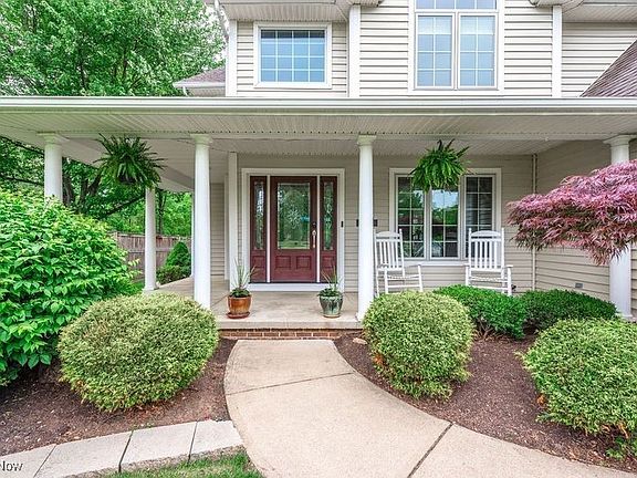 2nd image of 635 Brooke Ln