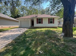 1052 S Hillcrest Ave, Springfield, MO 65802