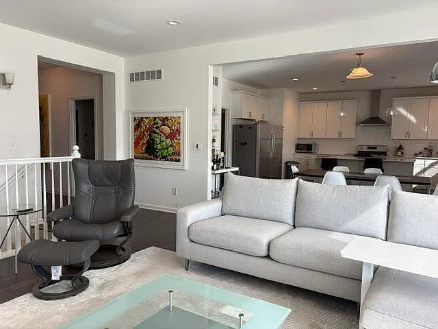 3 bed, 2.5 bath, 2602 sqft, $3,800 — Photo 4