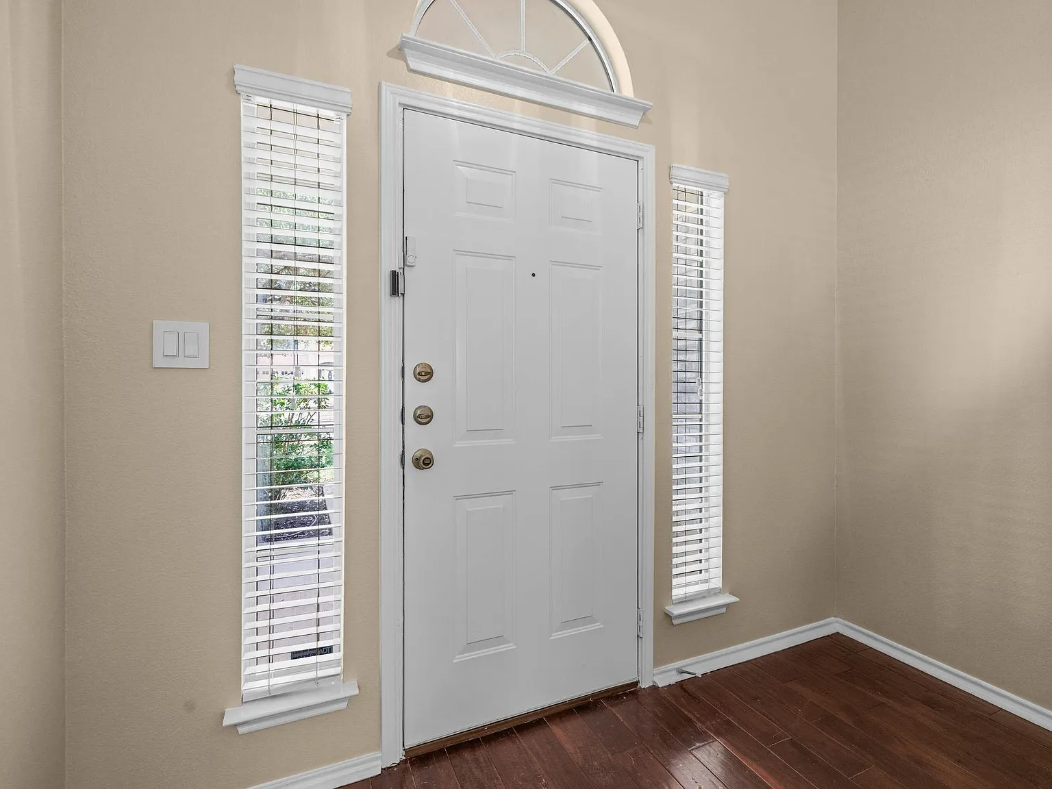 3 bed, 2.5 bath, 2223 sqft, $2,150 — Photo 4