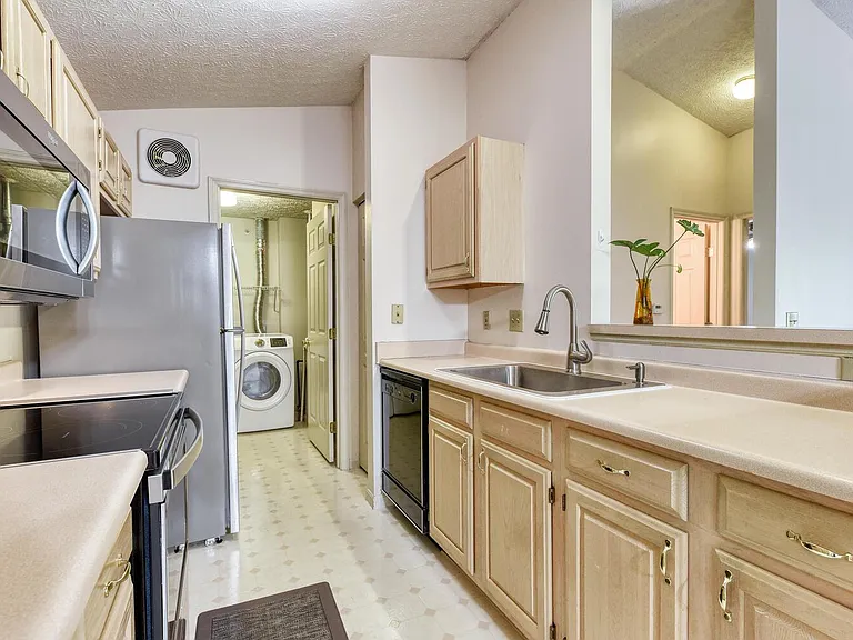 2323 Vicente Ct #309 — Photo 16