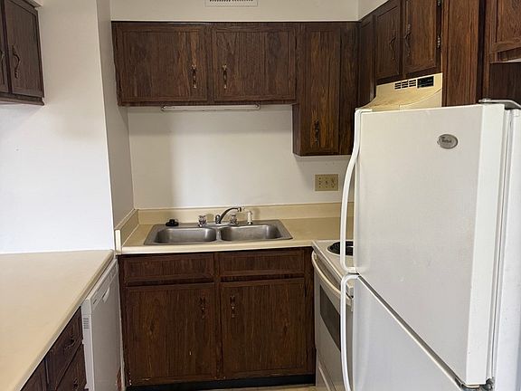 5th image of 302 Woodwind Ct