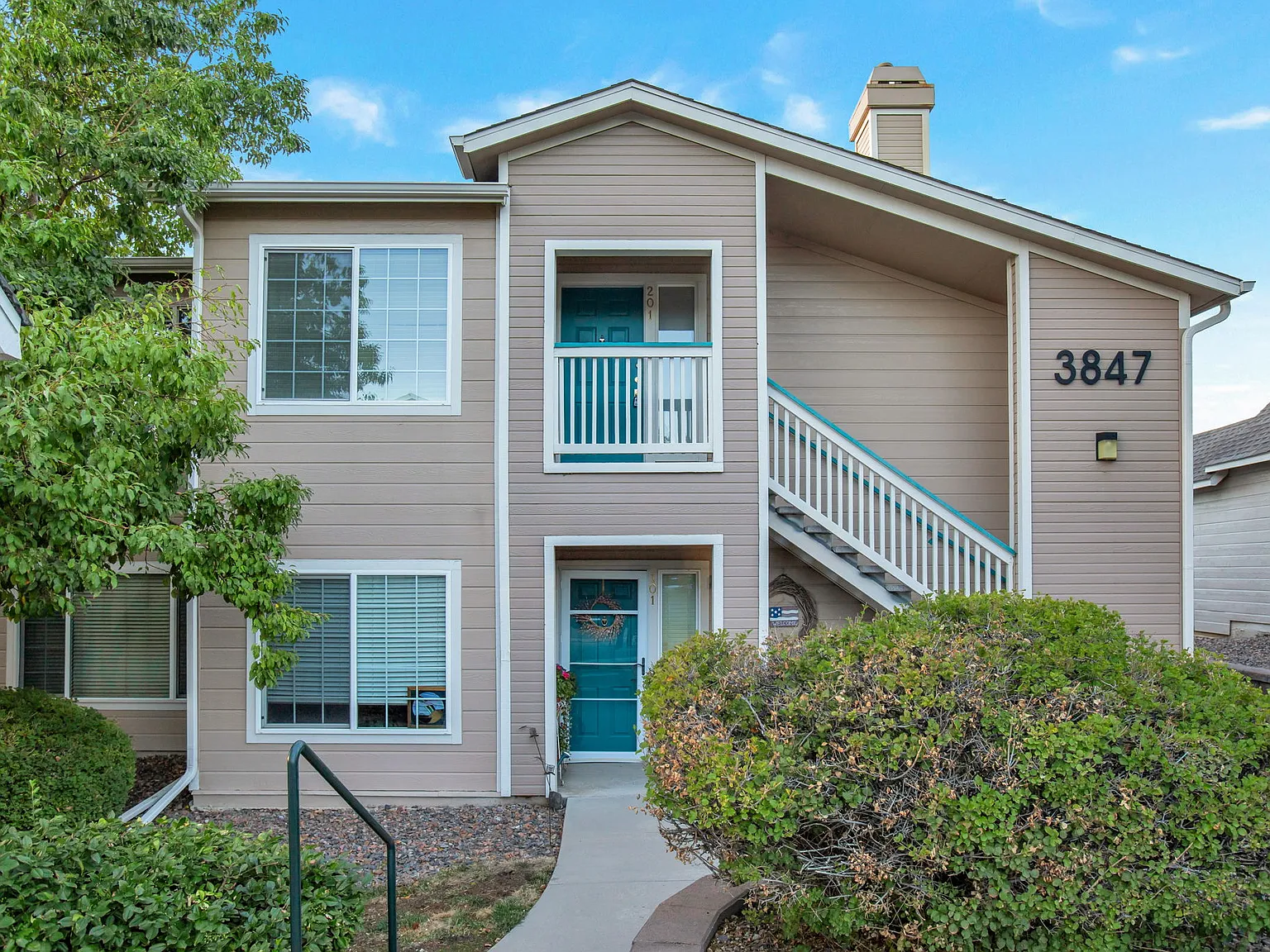 3 bed, 1282 sqft, $2,200 — Photo 1