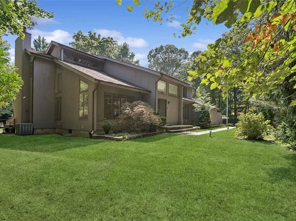 328 Edgewood Avenue, Smithtown, NY 11787