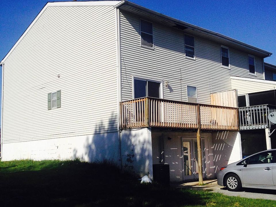 2nd image of 400 3rd St