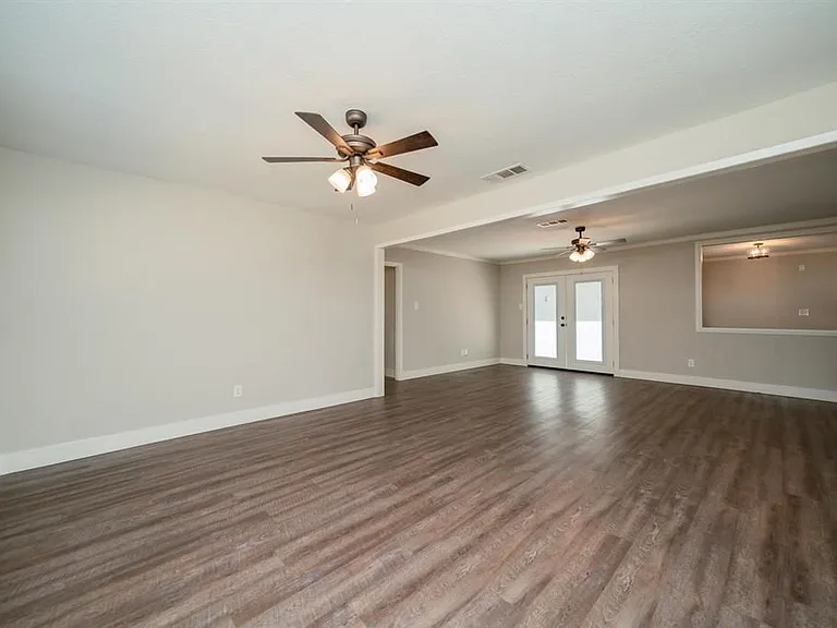 112 E Fairlane Dr — Photo 8