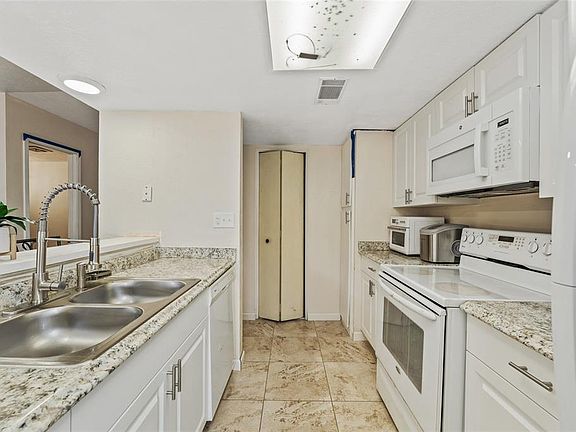 5th image of 2021 Ludlow Ln #3404