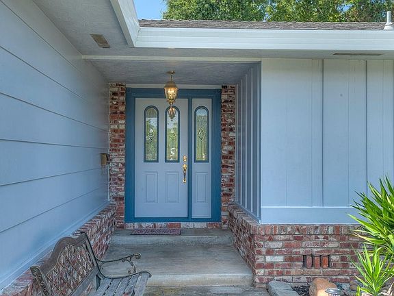 2nd image of 1182 Silver Ridge Way