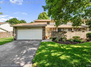 2864 Trailwood Dr, Rochester, MI 48309