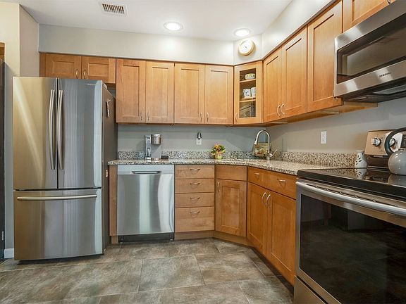 5th image of 226 Springmeadow Dr Unit D