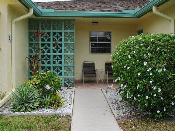 Front entrance to villa