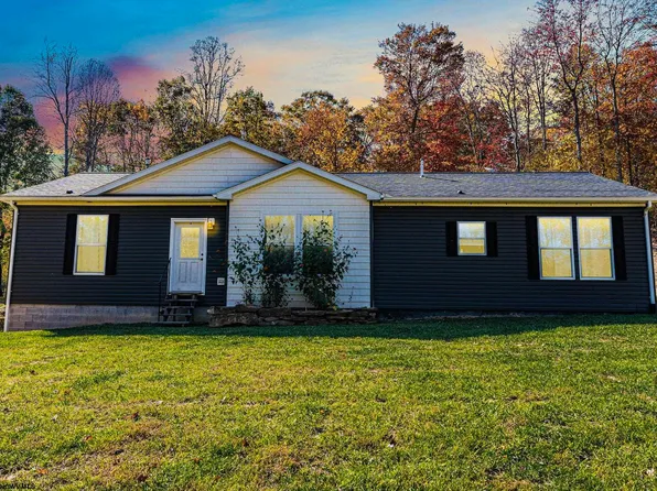 695 Green Valley Rd, Buckhannon, WV 26201
