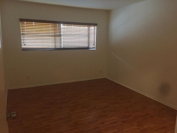 5th image of 13040 Moorpark St