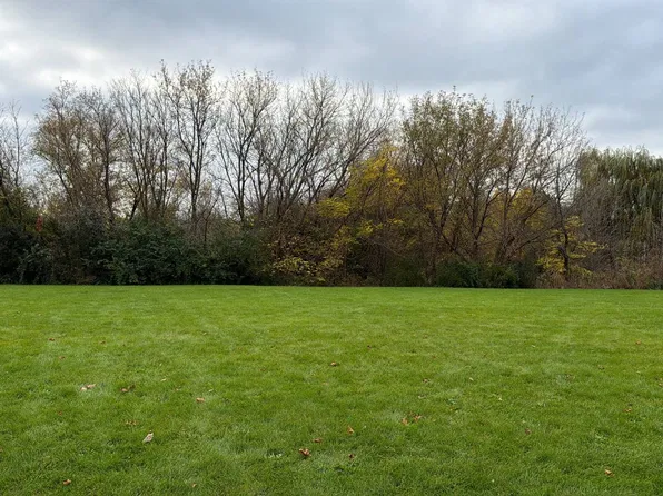 30W181 Dean Ct, Wayne, IL 60184