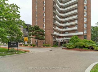 3025 Queen Frederica Dr #807, Mississauga, ON L4Y 3A1