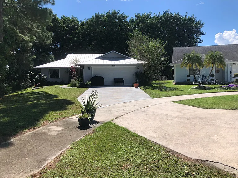 6906 SE Raintree Ave — Photo 3
