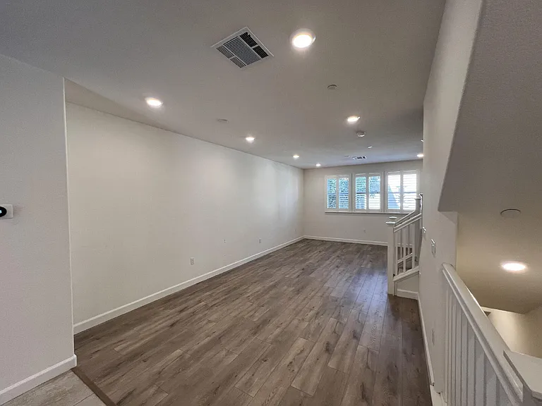 2762 Ferrara Cir — Photo 7