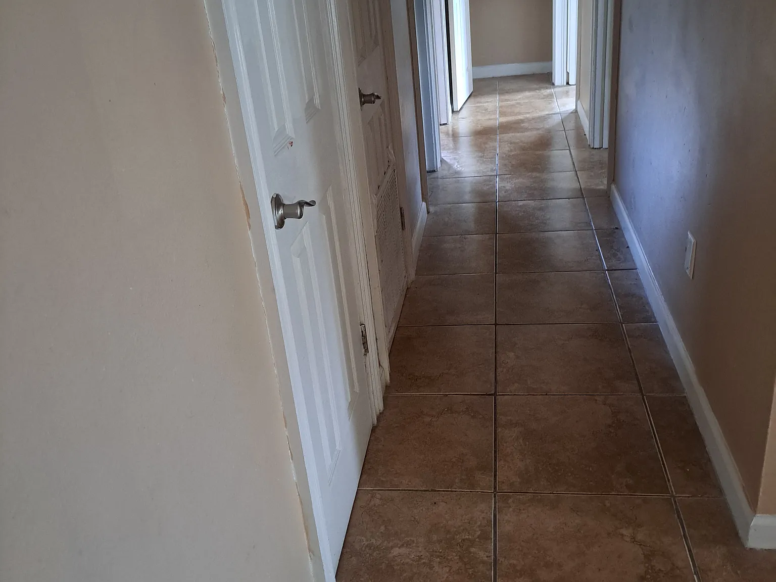 4 bed, 2.5 bath, 1280 sqft, $2,100 — Photo 3