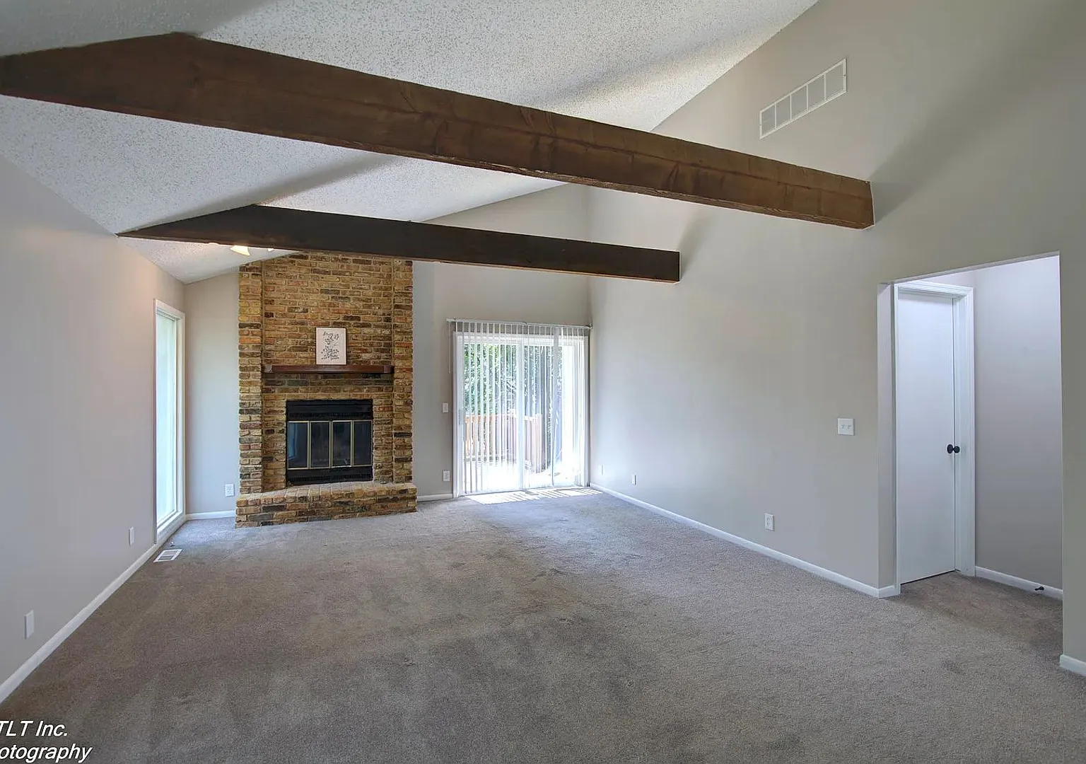 Maintenance-free living! — Photo 3
