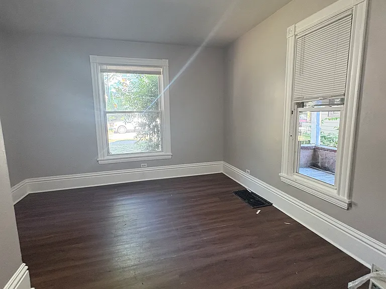 1557 Forrest Ave NE — Photo 4