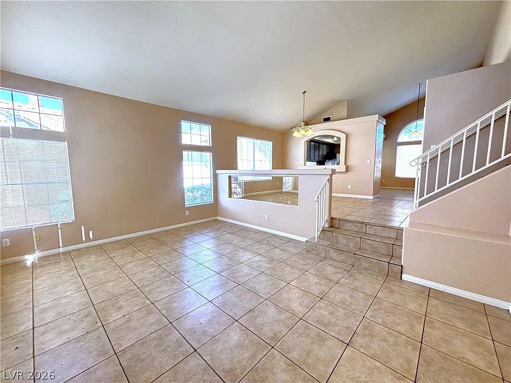 4 bed, 3.0 bath, 2213 sqft, $2,400 — Photo 2