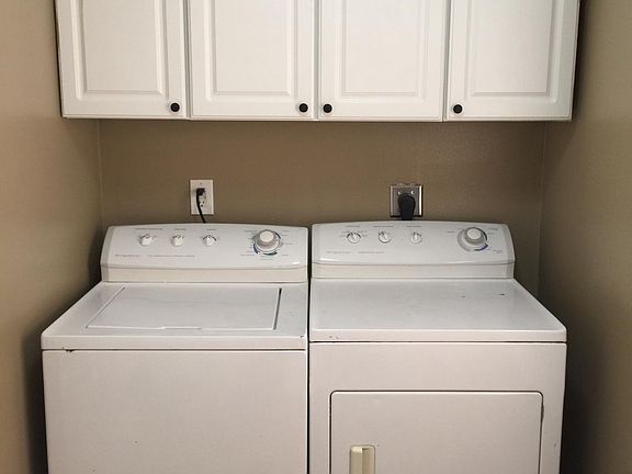 Utility Room in same room as 1/2 bath