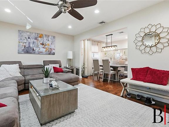 5th image of 2151 E 71st St