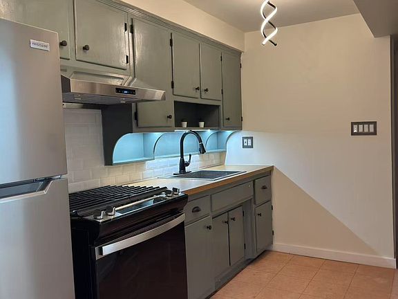 5th image of 162 Bay 40th St Floor 1