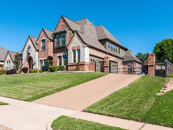 3rd image of 2321 Bridgewood Dr