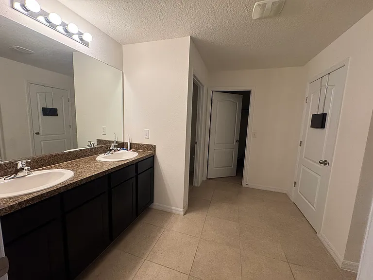 1813 Greenwood Valley Dr — Photo 6