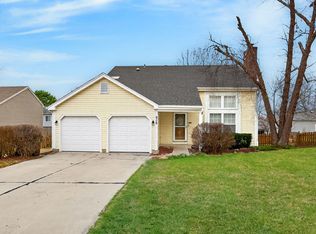 936 Hawthorne Dr, Crystal Lake, IL 60014