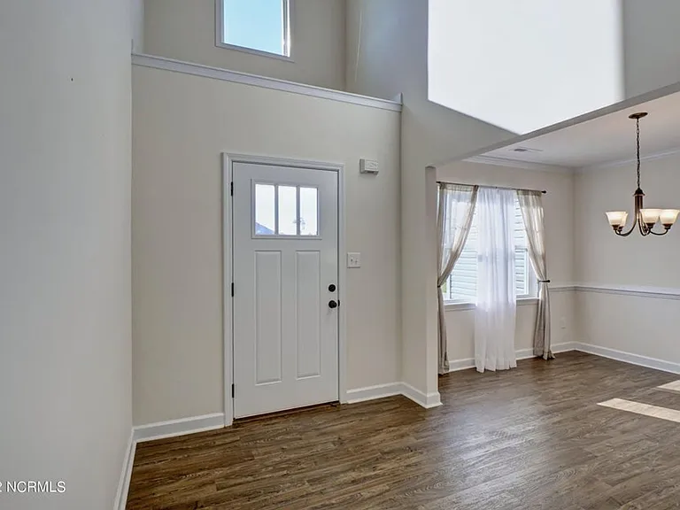 109 Easton Dr — Photo 5