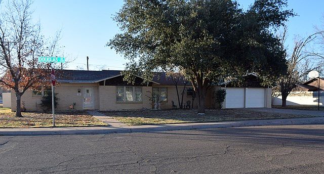 1st image of 3101 Douglas Dr