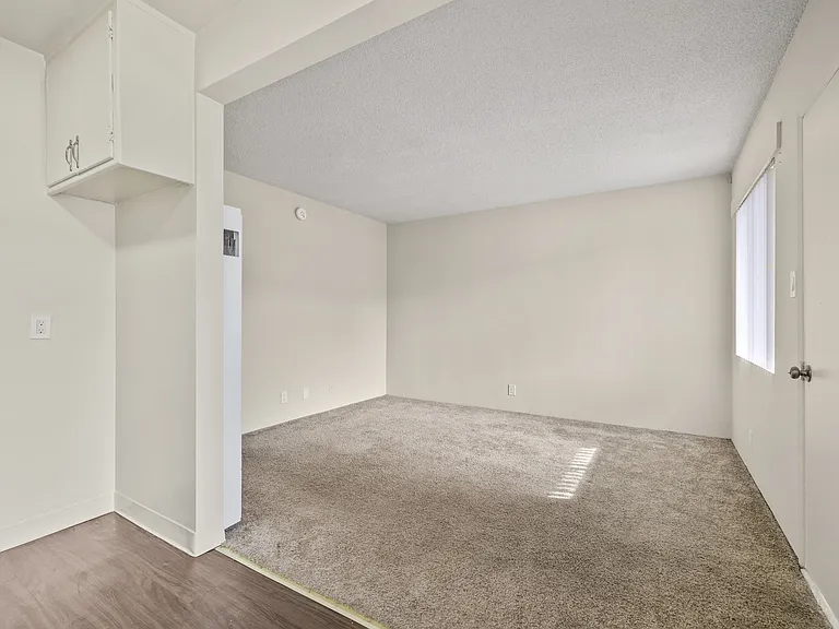 1135 Wilmington Blvd — Photo 2
