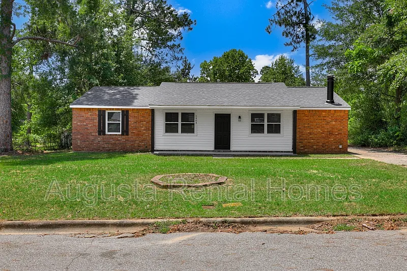 3 bed, 2.0 bath, 1350 sqft, $1,475 — Photo 1
