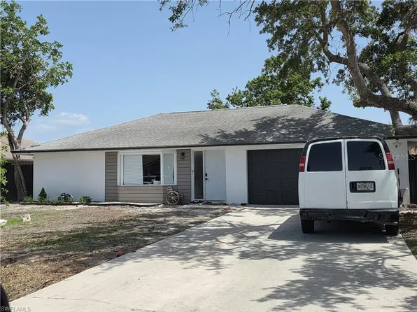 60 Mentor Dr, Naples, FL 34110