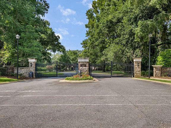3rd image of 3101 Persimmon Dr