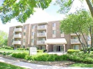 2423 N Kennicott Dr UNIT 2G, Arlington Heights, IL 60004