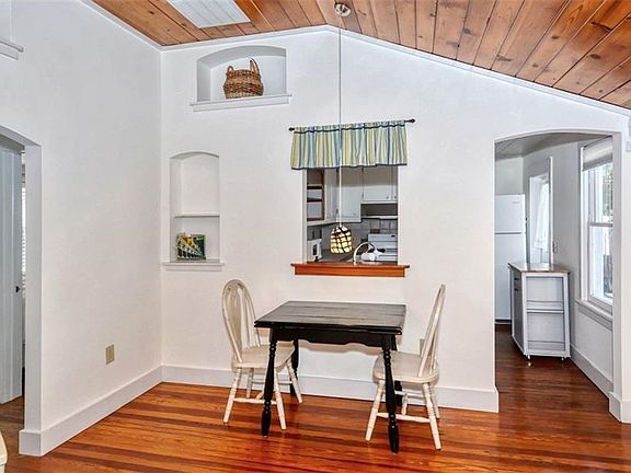 5th image of 518 Columbia Ct