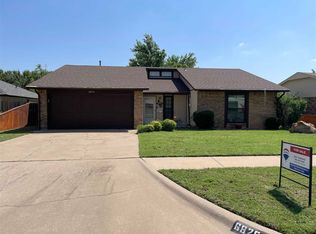 6825 NW Willow Creek Dr, Lawton, OK 73505