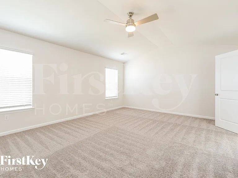 302 Stonefence Dr — Photo 10
