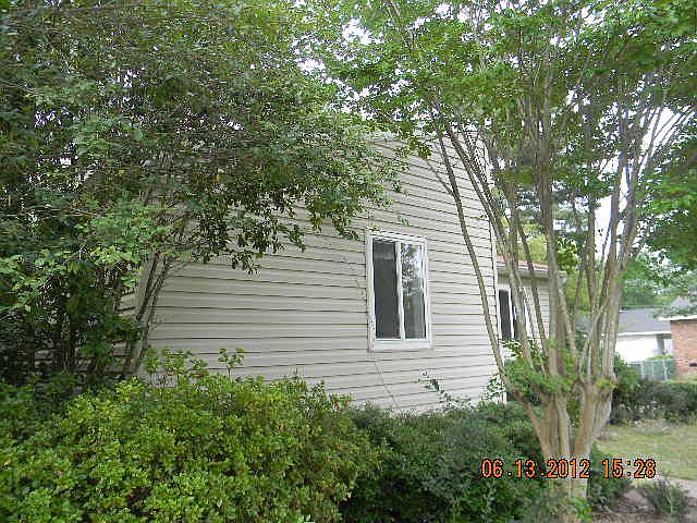 2nd image of 621 Laura Ln