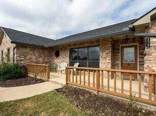 198 Shalako Dr, Kerrville, TX 78028