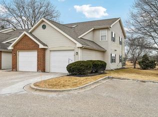 859 Park St APT 102, Oregon, WI 53575