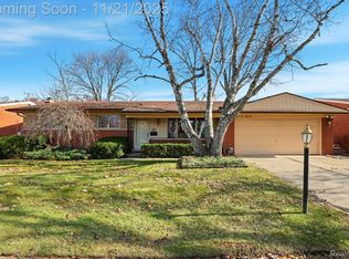 15454 Golfview St, Livonia, MI 48154