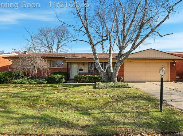 15454 Golfview St, Livonia, MI 48154