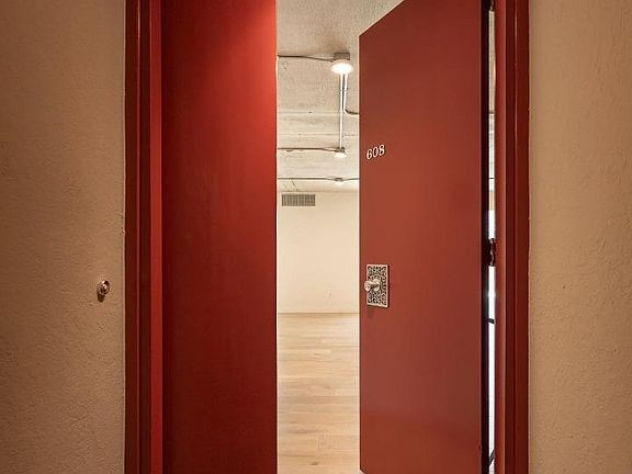 3rd image of 101 Alma St APT 608