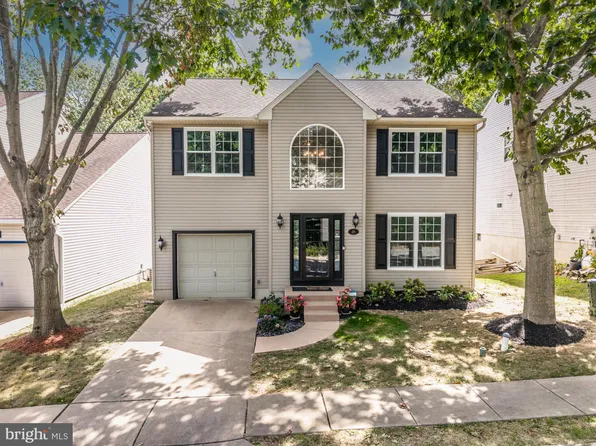 129 Country Run Dr, Coatesville, PA 19320